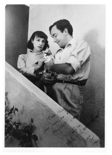  Фриц Лейбер, его жена Джонквил Стивенс и котик, 1937 г.