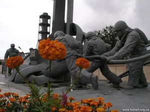 Чернобыль: памятник пожарникам