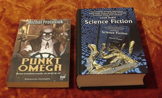 В этот раз я привёз две фантастические книжки: сборник "НФ" с новой повестью Дукая и роман Михала Протасюка, которого хвалит Дукай :) 